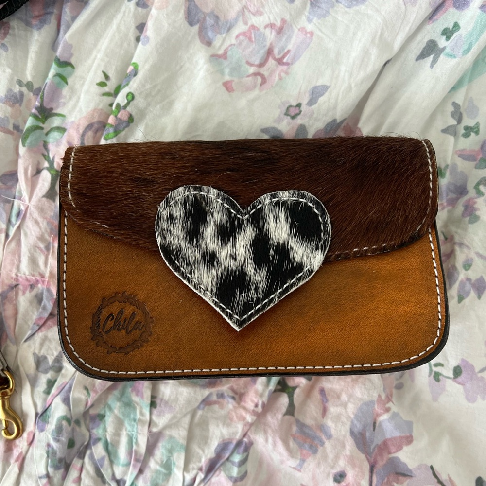 Chila leather heart purse